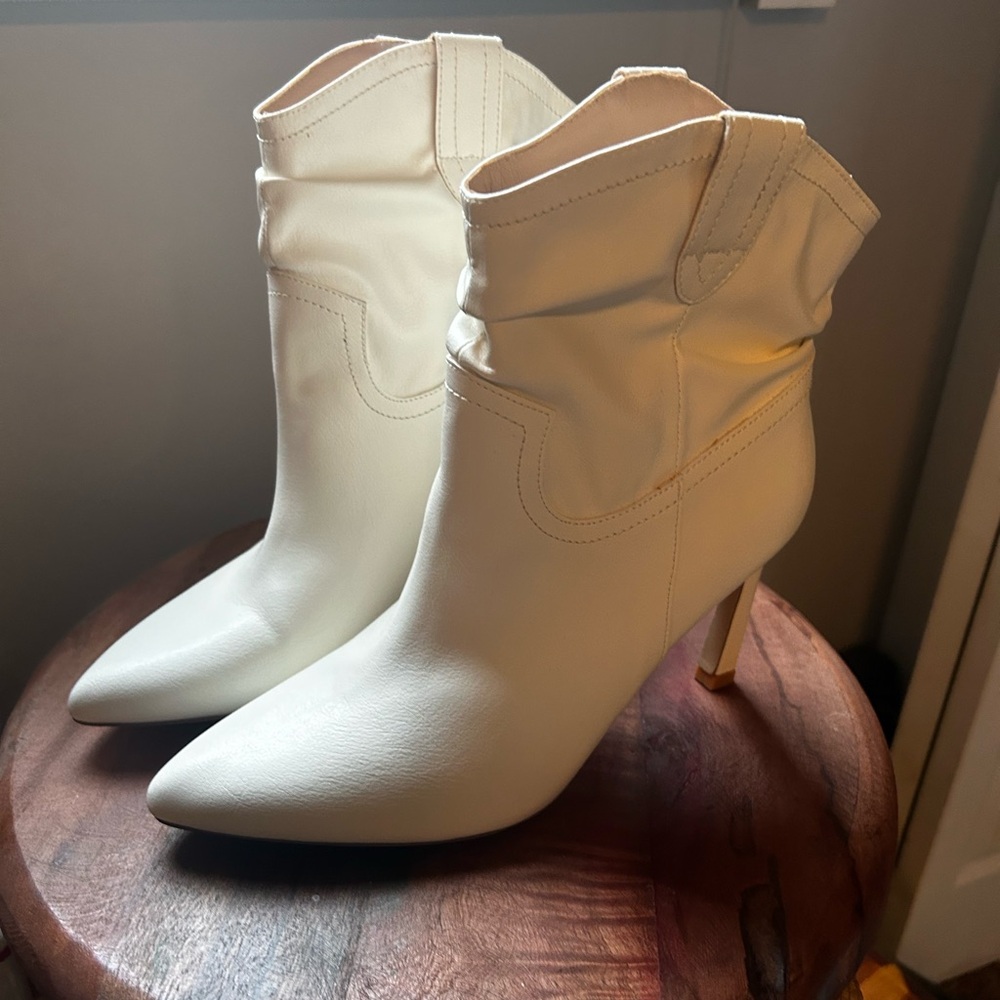 Stiletto White Cowgirl Boots Size 10